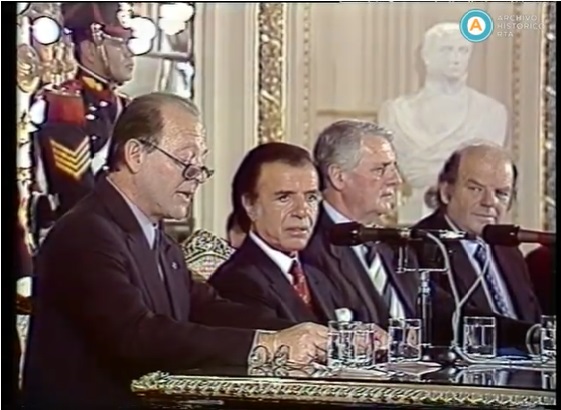 [Cadena nacional: Menem firma el acta de Chapultepec sobre libertad de expresión]