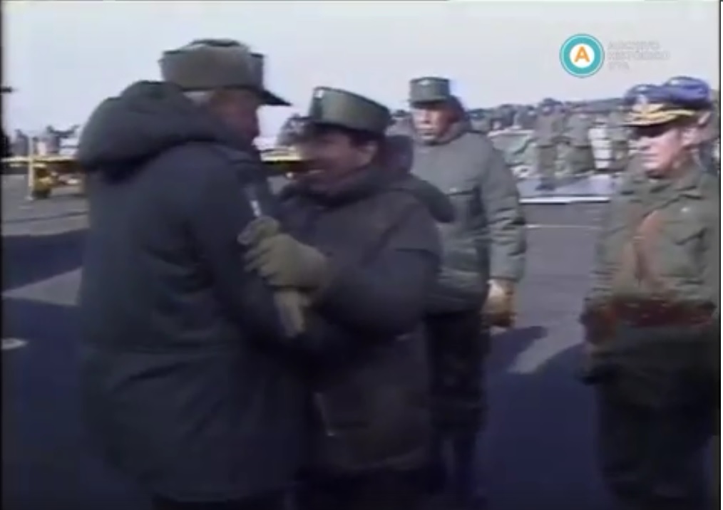 [Auxiliares para 60 minutos: Galtieri viaja a las Islas Malvinas]