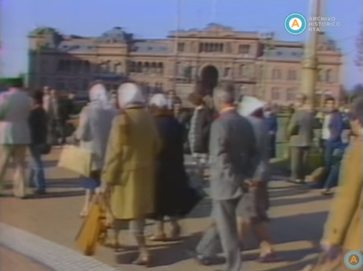 [Guerra de Malvinas: Las Madres de Plaza de Mayo registradas por ABC News]