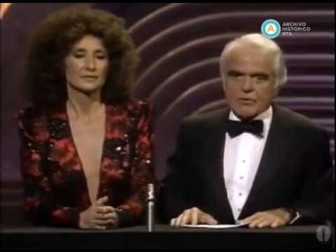 [«La historia oficial» recibe el Oscar 1986]