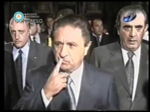 [Eduardo Duhalde asume la presidencia ante la Asamblea Legislativa]