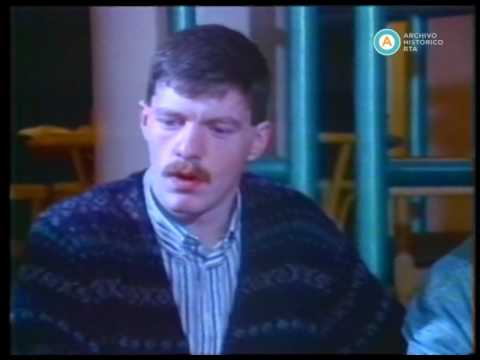 [La TV italiana en diálogo con un grupo de hooligans]
