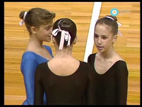 [Menem en la ceremonia de apertura del Mundial de Básquet]
