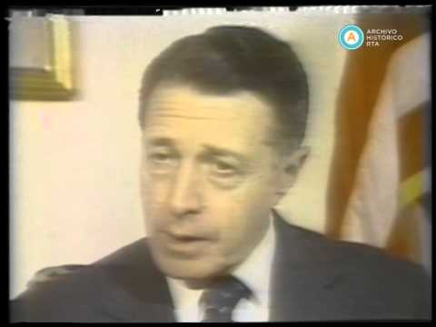 [Vía Satélite: peleas por el uranio sudafricano y deportistas contra el apartheid]