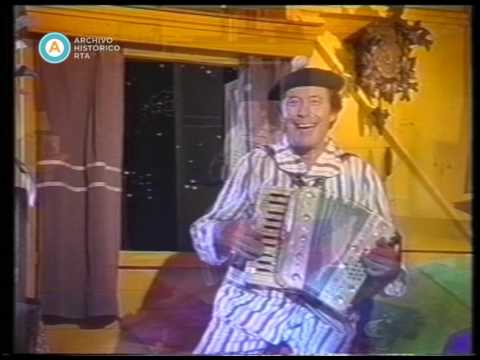 [Pipo Pescador canta la “Canción para dejar de llorar”]