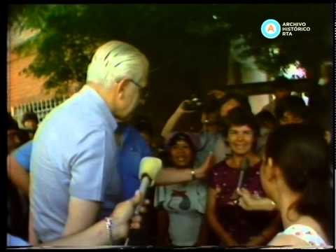 [El presidente de facto Bignone visita zonas inundadas del Chaco]