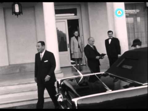 [Perón rumbo al Congreso para la inauguración de Sesiones Ordinarias]