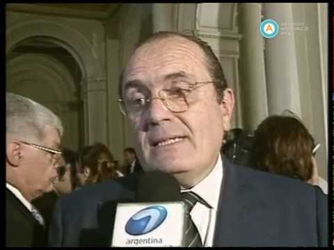 [Nota al justicialista Carlos Brown durante la Asunción de Duhalde]
