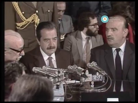 [Entrega del informe de la CONADEP]