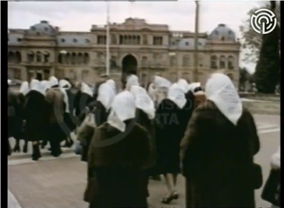 Las Madres: The Mothers of Plaza de Mayo [Las madres de Plaza de Mayo]