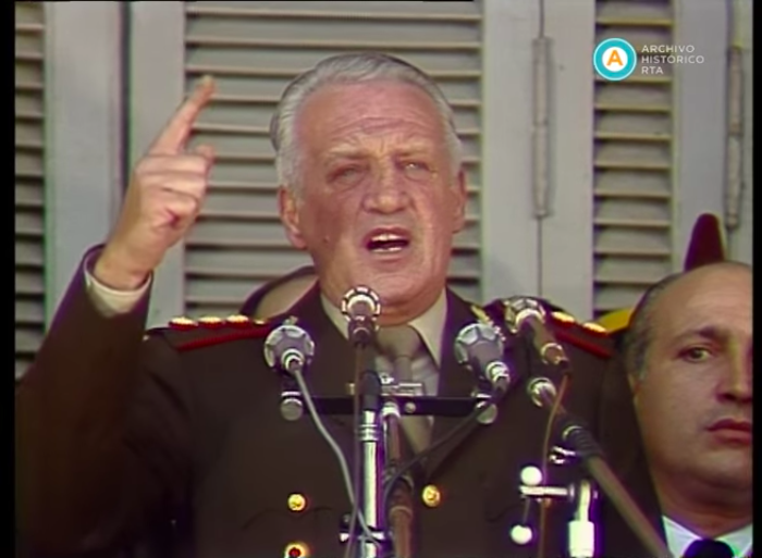 [Cadena nacional: discurso de Galtieri en Plaza de Mayo]
