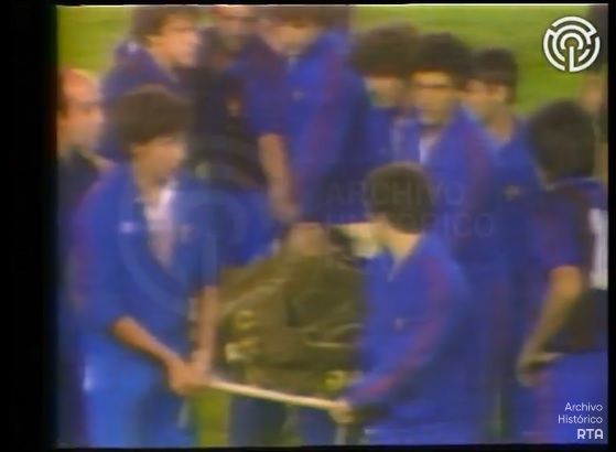 [Auxiliares de deportes: Lesión de Maradona en el F.C. Barcelona]